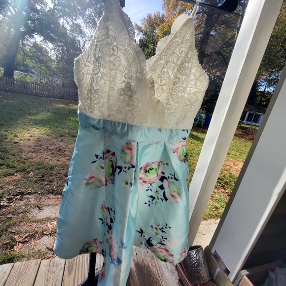 Womens Clothing - Picture 14 of 16